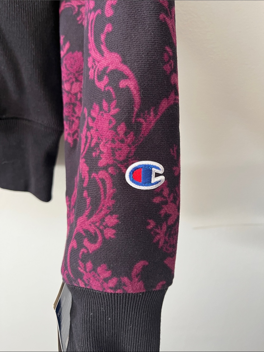 NWT Champion brocade paisley pattern reverse weave men’s small hoodie in berry - Picture 2 of 6